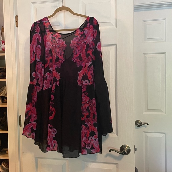 Free people FLOWY top - Picture 3 of 3